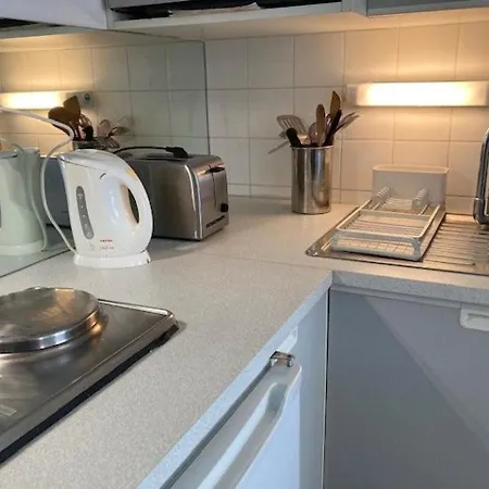 Apartman T2 Climatise Avec Parking, Centre-ville - Fr-1-308-184 Le Lavandou