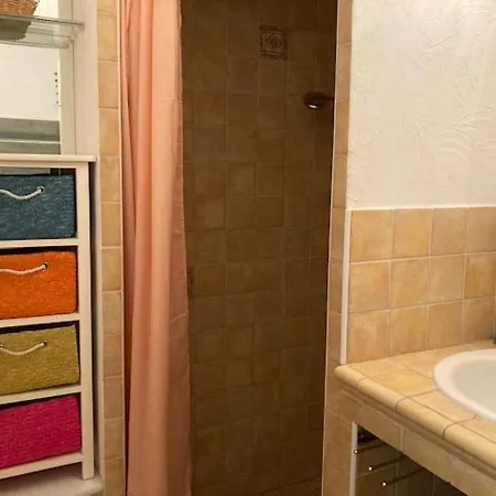 T2 Climatise Avec Parking, Centre-ville - Fr-1-308-184 * Le Lavandou