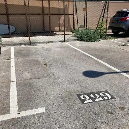 T2 Climatise Avec Parking, Centre-ville - Fr-1-308-184 Le Lavandou