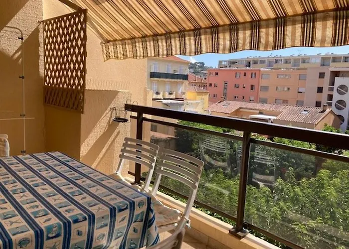 T2 Climatise Avec Parking, Centre-ville - Fr-1-308-184 * Le Lavandou