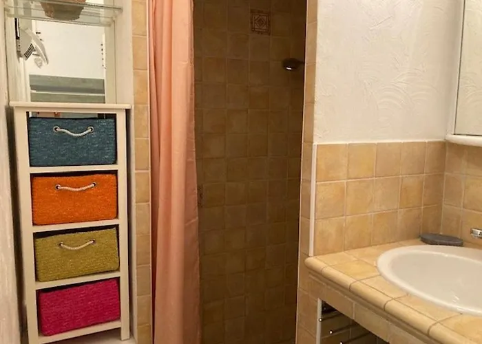 T2 Climatise Avec Parking, Centre-ville - Fr-1-308-184 * Le Lavandou